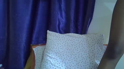 Snapshot of rellings_maya chatting on 10/04/25, 07:06 rellings-maya online show from 10/04/25, 07:06