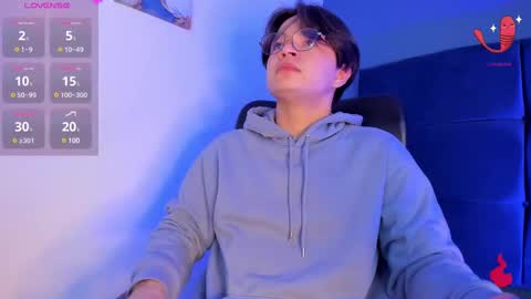 Snapshot of remiblythe chatting on 12/28/24, 12:47 RemiBlythe online show from 12/28/24, 12:47