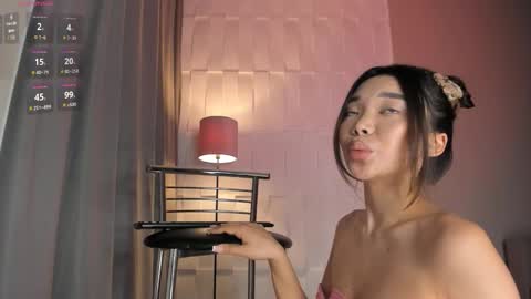 Snapshot of ren_esma chatting on 11/10/25, 03:49 Ren online show from 11/10/25, 03:49