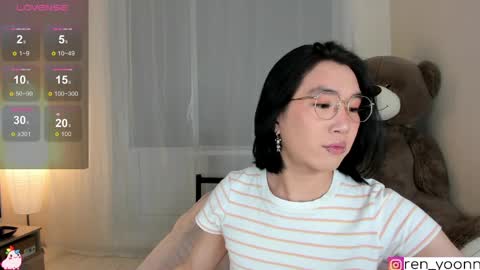 Snapshot of ren_yoonn chatting on 05/04/26, 04:41 Ren online show from 05/04/26, 04:41