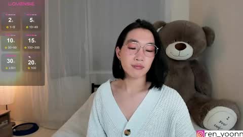 Snapshot of ren_yoonn chatting on 05/11/26, 12:38 Ren online show from 05/11/26, 12:38