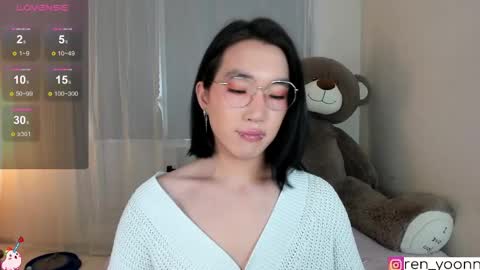 Snapshot of ren_yoonn chatting on 06/01/26, 09:00 Ren online show from 06/01/26, 09:00