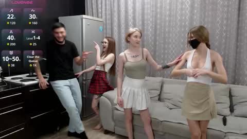 Renae Tom online show from 11/11/25, 06:52