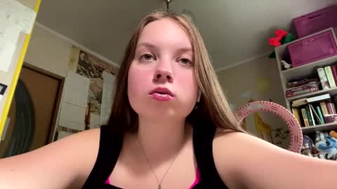 Snapshot of renaeorabuena chatting on 06/25/26, 08:08 Annabel online show from 06/25/26, 08:08