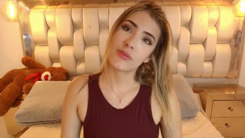 Snapshot of renata_gomez03 chatting on 09/18/25, 01:24 S T A C Y online show from 09/18/25, 01:24