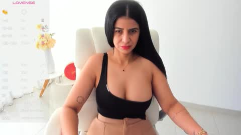 RENATA online show from 10/06/25, 04:59