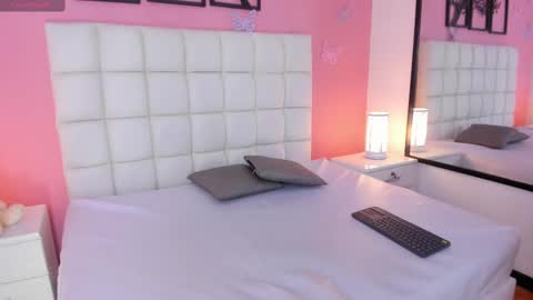 Snapshot of renatajhonson chatting on 03/07/25, 04:57 Renata online show from 03/07/25, 04:57