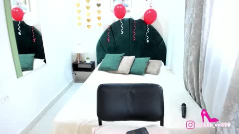 Snapshot of renataruiz_rr chatting on 02/14/26, 12:13 online show from 02/14/26, 12:13