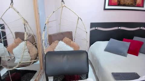 Snapshot of renataruiz_rr chatting on 02/18/26, 12:01 online show from 02/18/26, 12:01