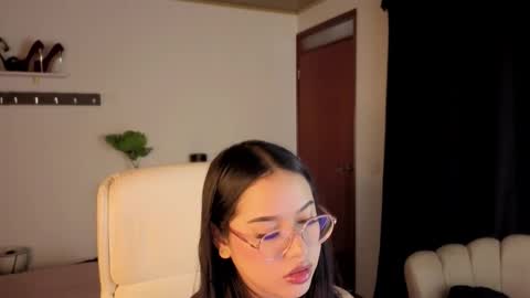 renaxi_smith online show from 10/19/25, 07:58