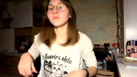 Snapshot of renayreisdorf chatting on 02/10/26, 04:33 Mia online show from 02/10/26, 04:33