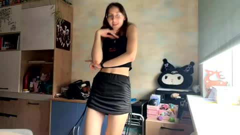 Mia online show from 04/02/26, 10:02