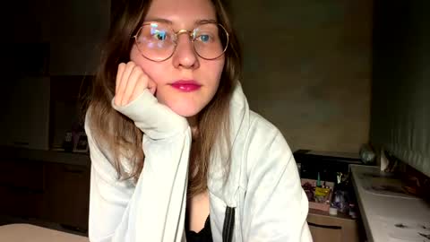 Mia online show from 04/18/26, 05:28