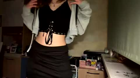 Mia online show from 04/18/26, 07:58