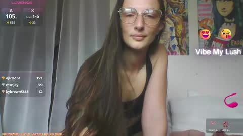 Snapshot of reneeluvs chatting on 09/13/25, 06:02 Reneeluvs online show from 09/13/25, 06:02