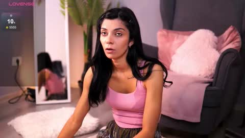 Snapshot of reneevoss chatting on 10/29/25, 04:59 Rena online show from 10/29/25, 04:59