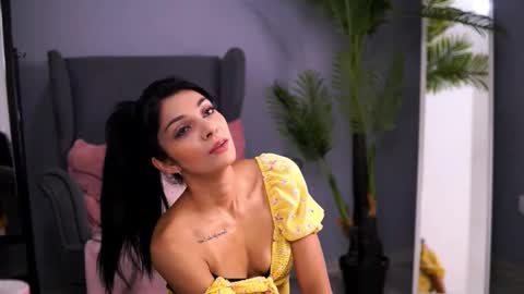 Snapshot of reneevoss chatting on 11/07/25, 04:45 Rena online show from 11/07/25, 04:45