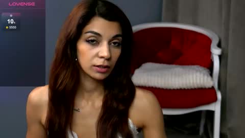 Snapshot of reneevoss chatting on 11/28/25, 01:25 Rena online show from 11/28/25, 01:25