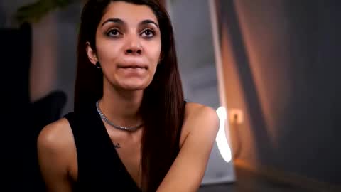 Snapshot of reneevoss chatting on 12/15/25, 08:29 Rena online show from 12/15/25, 08:29