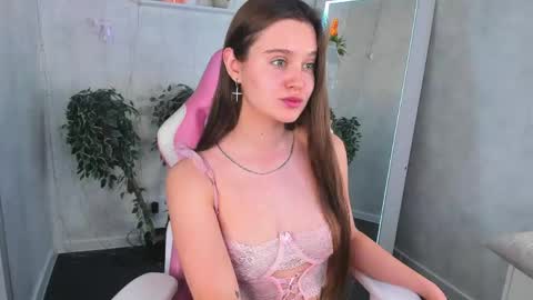 Renesmy online show from 05/30/26, 12:19