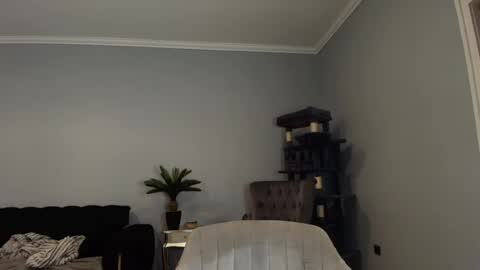 Snapshot of renigendur chatting on 06/19/26, 08:01 ReniGendur online show from 06/19/26, 08:01