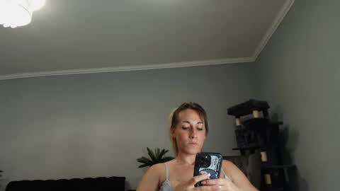 Snapshot of renigendur chatting on 06/23/26, 07:45 ReniGendur online show from 06/23/26, 07:45