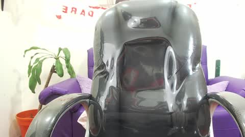 Snapshot of rennesanti chatting on 12/04/24, 04:43 R E N E online show from 12/04/24, 04:43