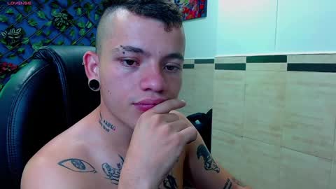 Snapshot of rennesanti chatting on 01/12/25, 05:13 R E N E online show from 01/12/25, 05:13