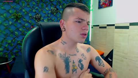 Snapshot of rennesanti chatting on 01/15/25, 03:54 R E N E online show from 01/15/25, 03:54