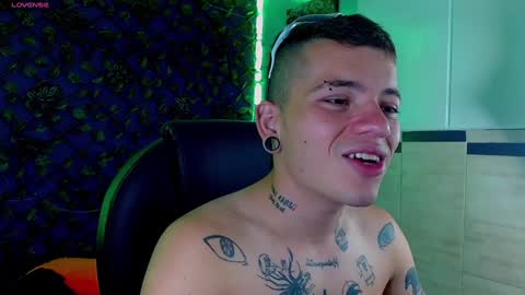 Snapshot of rennesanti chatting on 01/15/25, 07:05 R E N E online show from 01/15/25, 07:05