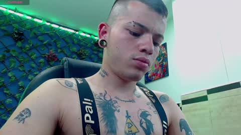 Snapshot of rennesanti chatting on 01/21/25, 12:18 R E N E online show from 01/21/25, 12:18