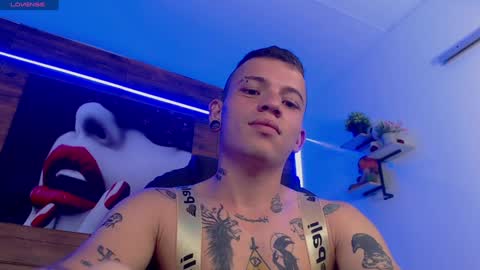 Snapshot of rennesanti chatting on 01/22/25, 11:32 R E N E online show from 01/22/25, 11:32