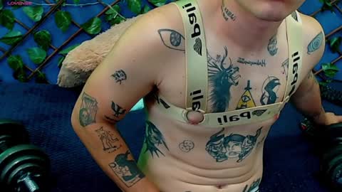 Snapshot of rennesanti chatting on 01/23/25, 11:37 R E N E online show from 01/23/25, 11:37