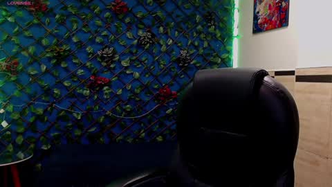 Snapshot of rennesanti chatting on 02/05/25, 04:16 R E N E online show from 02/05/25, 04:16