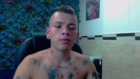 Snapshot of rennesanti chatting on 02/08/25, 04:14 R E N E online show from 02/08/25, 04:14