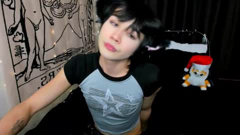 Snapshot of rennuts chatting on 12/25/24, 05:26 rennuts online show from 12/25/24, 05:26