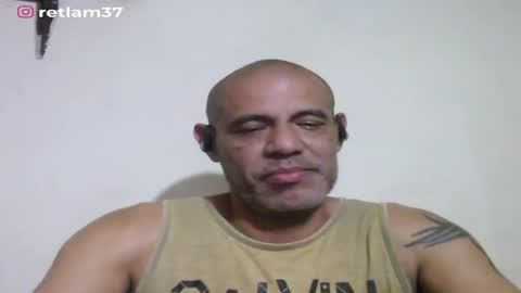 Snapshot of retlam37 chatting on 05/19/26, 04:19 Walter online show from 05/19/26, 04:19