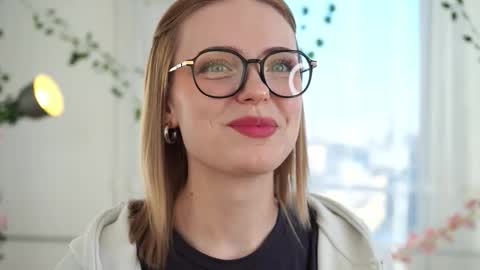 Snapshot of rettazuziak chatting on 11/17/25, 05:35 Sofia online show from 11/17/25, 05:35