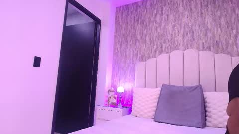 Snapshot of reven_lilith chatting on 11/25/25, 03:06 REVEN online show from 11/25/25, 03:06