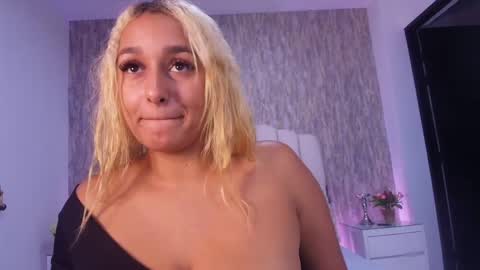Snapshot of reven_lilith chatting on 05/29/26, 03:15 REVEN online show from 05/29/26, 03:15