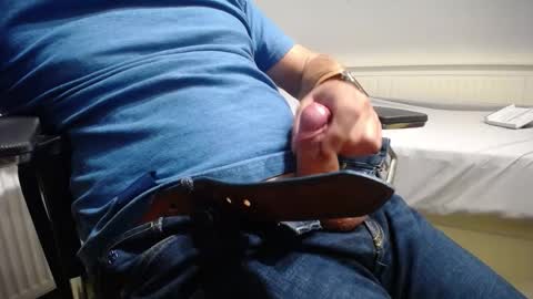 Revilo online show from 10/01/25, 08:04