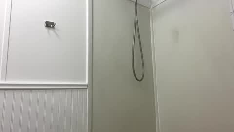 Snapshot of rey460 chatting on 10/02/25, 02:13 rey460 online show from 10/02/25, 02:13