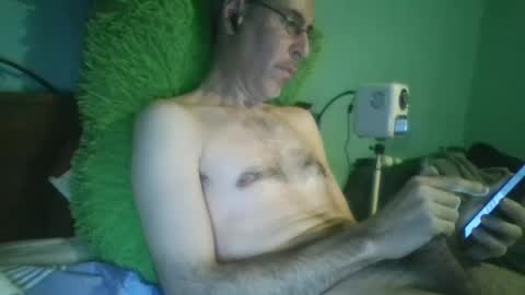 Snapshot of reyes_albert2006 chatting on 02/24/25, 10:15 reyes_albert2006 online show from 02/24/25, 10:15