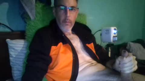 reyes_albert2006 online show from 11/07/25, 10:48