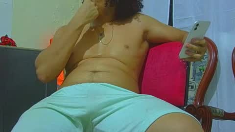 Snapshot of reylunaxxx chatting on 09/13/25, 07:41 REYHOT online show from 09/13/25, 07:41