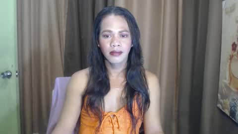 Snapshot of reyna_33mhalia chatting on 05/18/26, 01:06 your cum slut online show from 05/18/26, 01:06