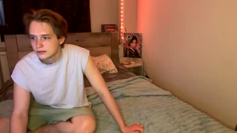 Snapshot of reynasweet_ chatting on 07/04/26, 10:16 Lola online show from 07/04/26, 10:16