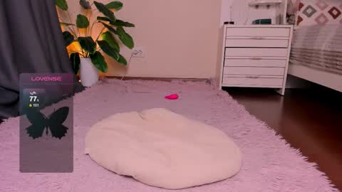 Snapshot of reyniri chatting on 11/28/25, 02:53 Rein online show from 11/28/25, 02:53