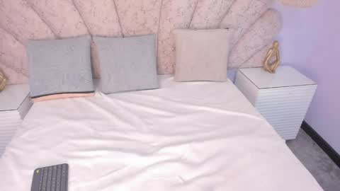 Reze  online show from 04/21/26, 06:44