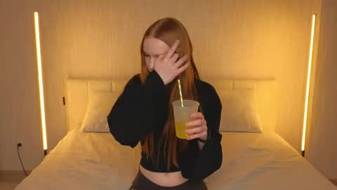 nice to meet you  3  I am Milena online show from 05/28/26, 04:59